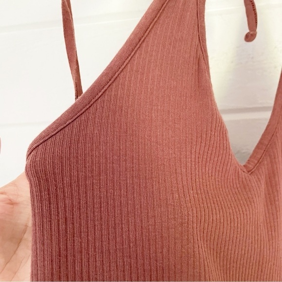 Old Navy Ribbed Brown Sleeveless Halter Top with Built-in Shelf Bra Size XL - Picture 4 of 9